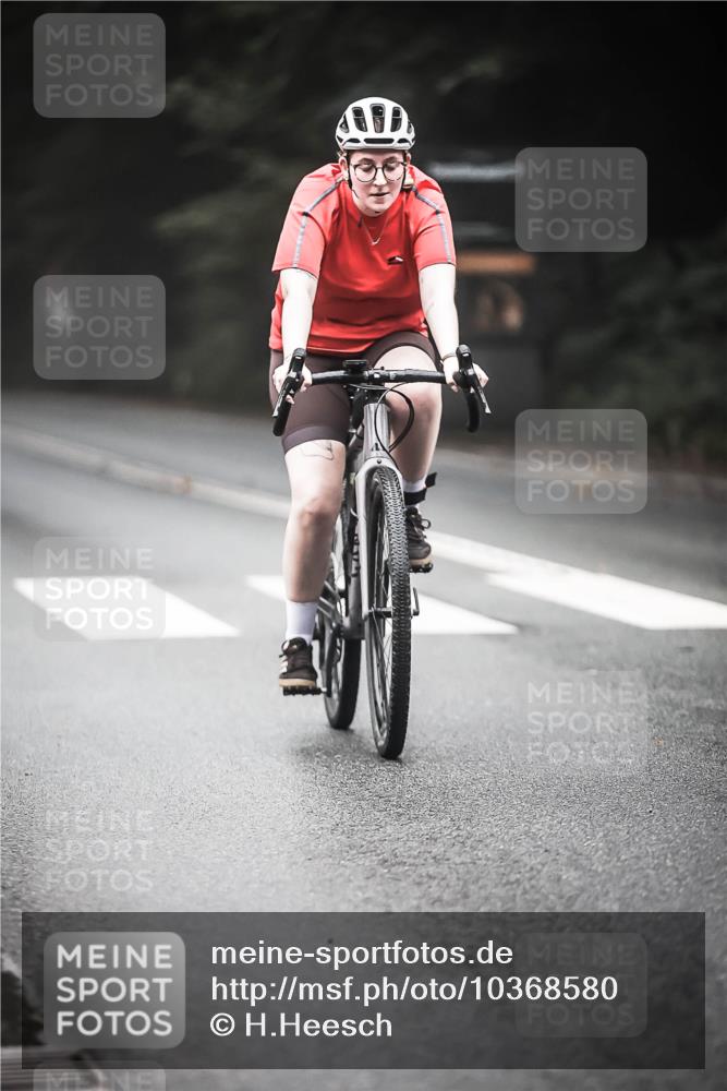 13.09.2026 - Stadtparktriathlon H.Heesch http://msf.ph/oto/10368580 13.09.2026 10:17:53 Radfahren 257, 283, 316, 395 meine-sportfotos.de