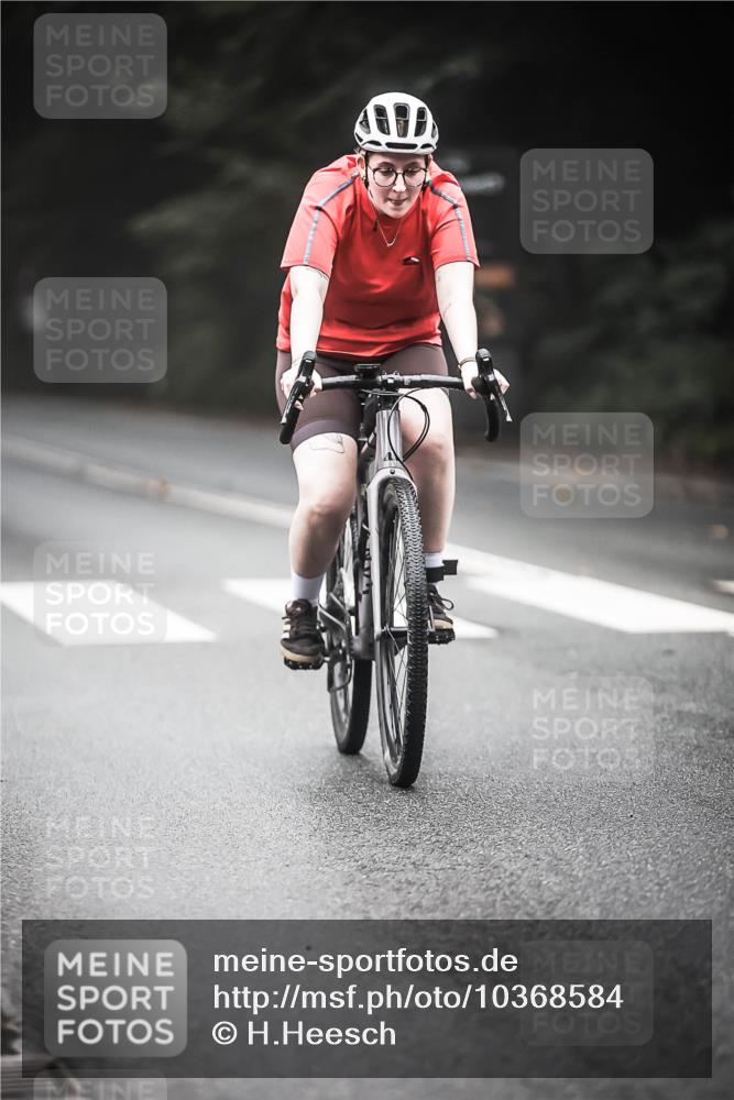 13.09.2026 - Stadtparktriathlon H.Heesch http://msf.ph/oto/10368584 13.09.2026 10:17:54 Radfahren 257, 283, 316, 395, 421 meine-sportfotos.de