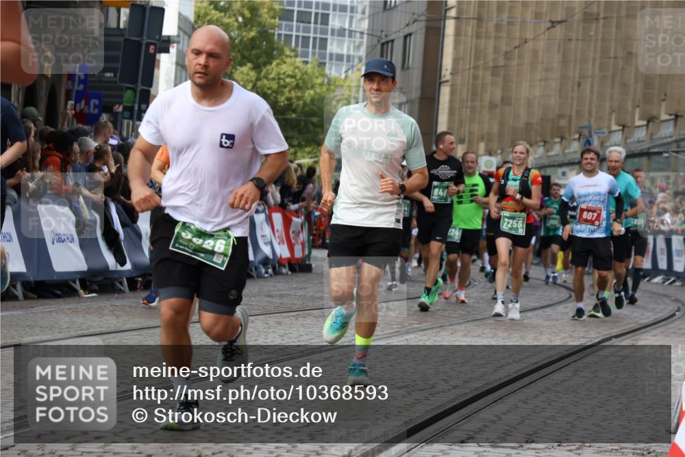 13.09.2026 - 21. swb-Marathon Bremen Strokosch-Dieckow http://msf.ph/oto/10368593 13.09.2026 13:35:58 Ziel 156, 532, 607, 2041, 2318, 2356, 3055, 3087, 3226, 3704, 3780, 3857, 4326, 5308, 5467, 5468, 5584, 5586, 5661, 6465, 6466, 6644, 6649, 7235, 7597, 7675, 7700, 8816, 9784, 9845, 9862, 9887, 9892, 13121, 13213, 563, 1072, 1867, 2339, 2931, 2949, 3026, 3224, 3291, 3489, 5259, 5800, 6982, 7043, 7256, 8227, 8275, 8488, 9026, 9076, 9226, 9497, 9564, 13179, 13238 meine-sportfotos.de