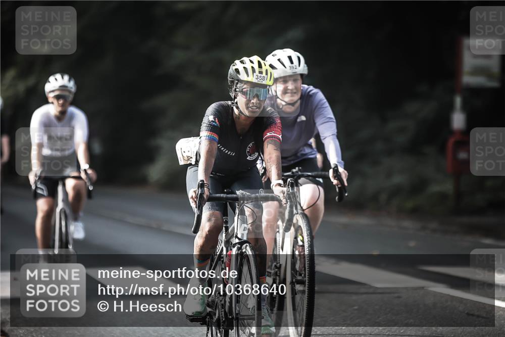 13.09.2026 - Stadtparktriathlon H.Heesch http://msf.ph/oto/10368640 13.09.2026 10:46:46 Radfahren 353, 358, 382, 392, 410 meine-sportfotos.de