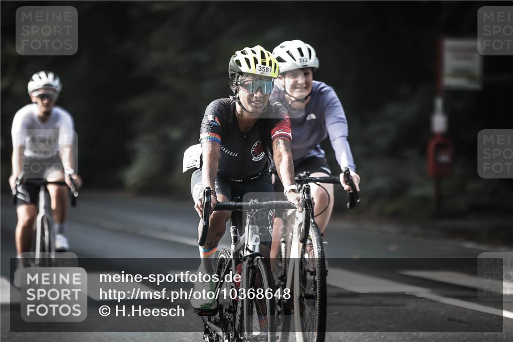 13.09.2026 - Stadtparktriathlon H.Heesch http://msf.ph/oto/10368648 13.09.2026 10:46:46 Radfahren 353, 358, 382, 392, 410 meine-sportfotos.de
