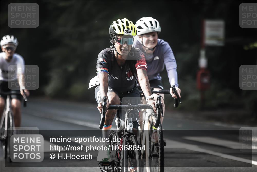 13.09.2026 - Stadtparktriathlon H.Heesch http://msf.ph/oto/10368654 13.09.2026 10:46:46 Radfahren 353, 358, 382, 392, 410 meine-sportfotos.de