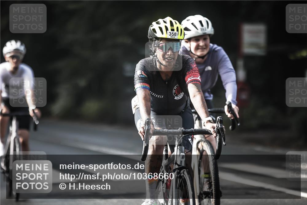 13.09.2026 - Stadtparktriathlon H.Heesch http://msf.ph/oto/10368660 13.09.2026 10:46:46 Radfahren 353, 358, 382, 392, 410 meine-sportfotos.de