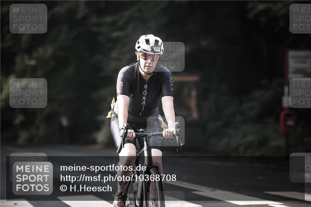 13.09.2026 - Stadtparktriathlon H.Heesch http://msf.ph/oto/10368708 13.09.2026 10:46:49 Radfahren 353, 358, 382, 392, 394, 410 meine-sportfotos.de