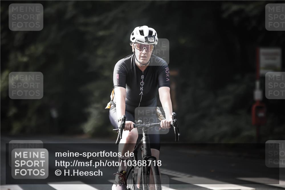 13.09.2026 - Stadtparktriathlon H.Heesch http://msf.ph/oto/10368718 13.09.2026 10:46:49 Radfahren 353, 358, 382, 392, 394, 410 meine-sportfotos.de