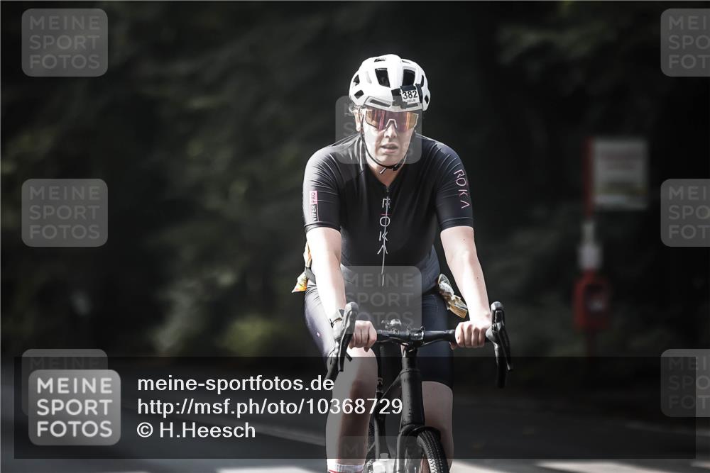 13.09.2026 - Stadtparktriathlon H.Heesch http://msf.ph/oto/10368729 13.09.2026 10:46:49 Radfahren 353, 358, 382, 392, 394, 410 meine-sportfotos.de