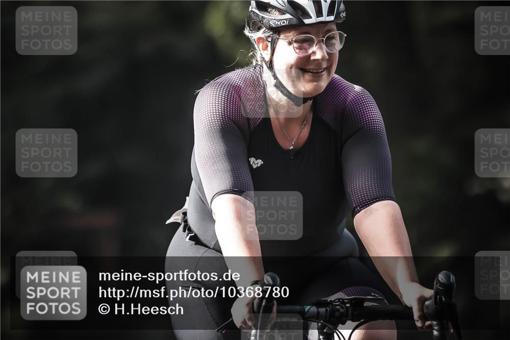 13.09.2026 - Stadtparktriathlon H.Heesch http://msf.ph/oto/10368780 13.09.2026 10:46:54 Radfahren 382, 394, 443, 468, 533 meine-sportfotos.de