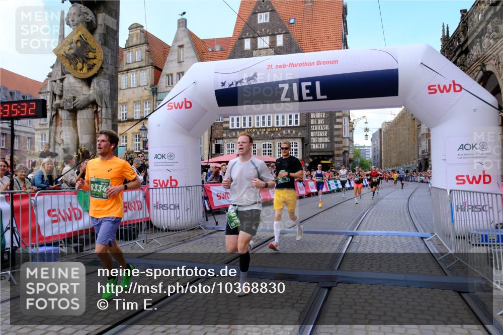 13.09.2026 - 21. swb-Marathon Bremen Tim E. http://msf.ph/oto/10368830 13.09.2026 13:06:21 Ziel 681, 3297, 3466, 4614, 4712, 5803, 6058, 6686, 7336, 7399, 8334, 8670, 8877, 8983, 9429, 9918 meine-sportfotos.de