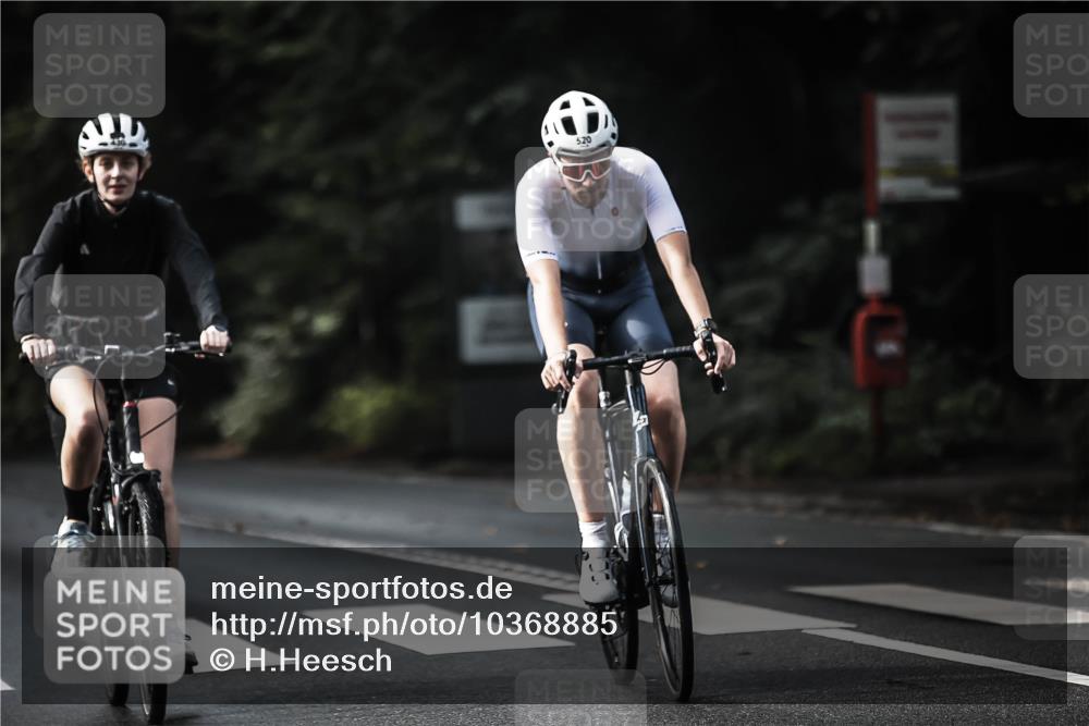 13.09.2026 - Stadtparktriathlon H.Heesch http://msf.ph/oto/10368885 13.09.2026 10:47:04 Radfahren 430, 443, 473, 520, 572 meine-sportfotos.de