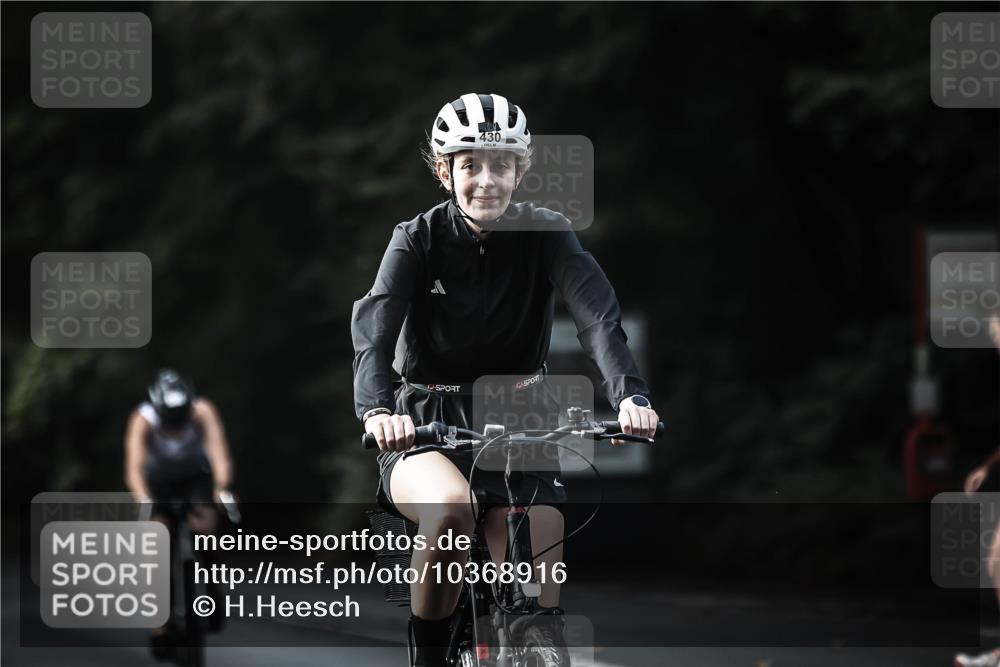 13.09.2026 - Stadtparktriathlon H.Heesch http://msf.ph/oto/10368916 13.09.2026 10:47:05 Radfahren 430, 473, 520, 572 meine-sportfotos.de
