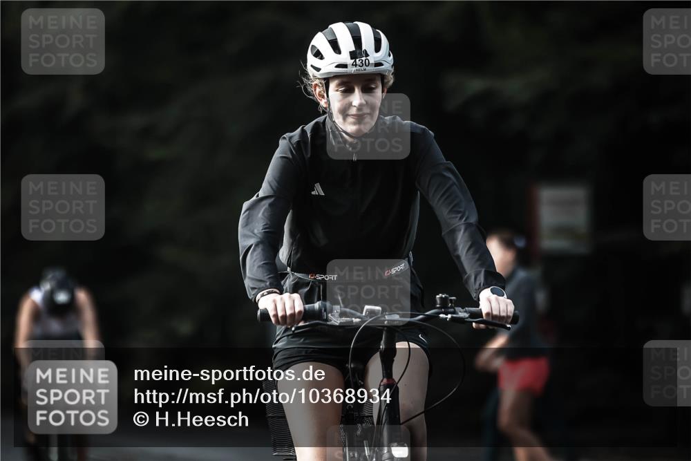 13.09.2026 - Stadtparktriathlon H.Heesch http://msf.ph/oto/10368934 13.09.2026 10:47:06 Radfahren 430, 473, 520, 572 meine-sportfotos.de