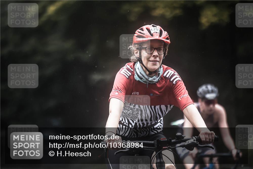 13.09.2026 - Stadtparktriathlon H.Heesch http://msf.ph/oto/10368984 13.09.2026 13:20:40 Radfahren 1293, 1322, 1323, 1333, 1401, 1430, 1505 meine-sportfotos.de