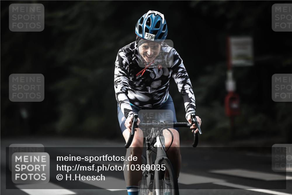 13.09.2026 - Stadtparktriathlon H.Heesch http://msf.ph/oto/10369035 13.09.2026 10:47:15 Radfahren 376, 472, 557 meine-sportfotos.de