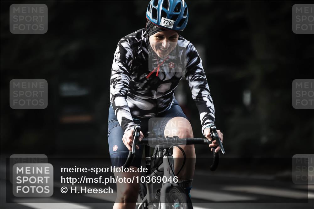 13.09.2026 - Stadtparktriathlon H.Heesch http://msf.ph/oto/10369046 13.09.2026 10:47:15 Radfahren 376, 472, 557 meine-sportfotos.de