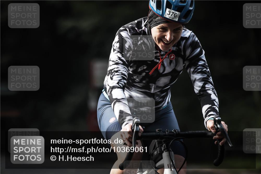 13.09.2026 - Stadtparktriathlon H.Heesch http://msf.ph/oto/10369061 13.09.2026 10:47:16 Radfahren 376, 472, 557 meine-sportfotos.de