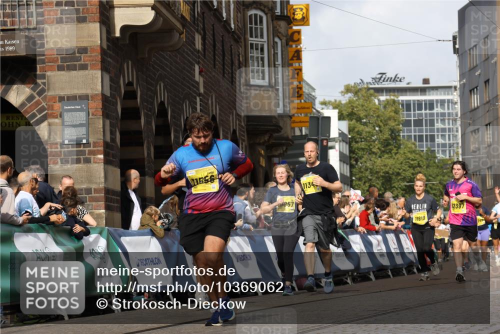 13.09.2026 - 21. swb-Marathon Bremen Strokosch-Dieckow http://msf.ph/oto/10369062 13.09.2026 11:00:51 Ziel 10263, 10272, 10275, 10306, 10369, 10677, 10801, 11045, 11126, 11129, 11162, 11180, 11687, 11708, 11769, 11838, 12018, 12291, 12394, 12430, 12530, 12531, 10093, 10428, 10639, 10753, 11049, 11116, 11247, 11359, 11540, 11728, 11850, 12085, 12116, 12428 meine-sportfotos.de