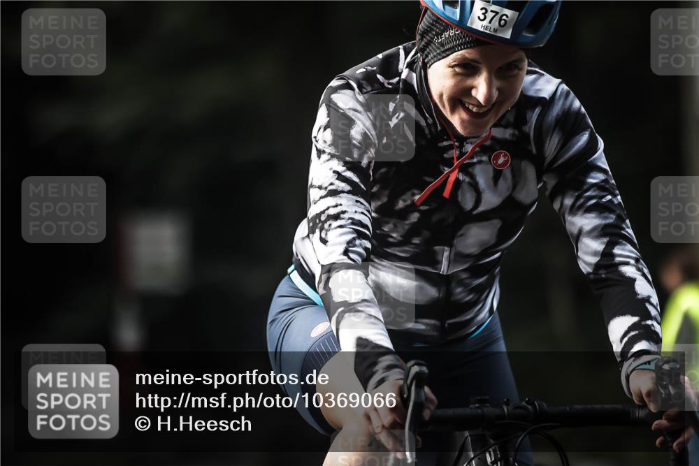 13.09.2026 - Stadtparktriathlon H.Heesch http://msf.ph/oto/10369066 13.09.2026 10:47:16 Radfahren 376, 472, 557 meine-sportfotos.de