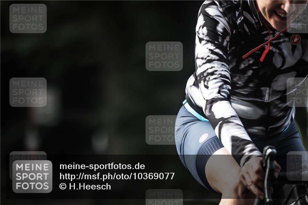 13.09.2026 - Stadtparktriathlon H.Heesch http://msf.ph/oto/10369077 13.09.2026 10:47:16 Radfahren 376, 472, 557 meine-sportfotos.de