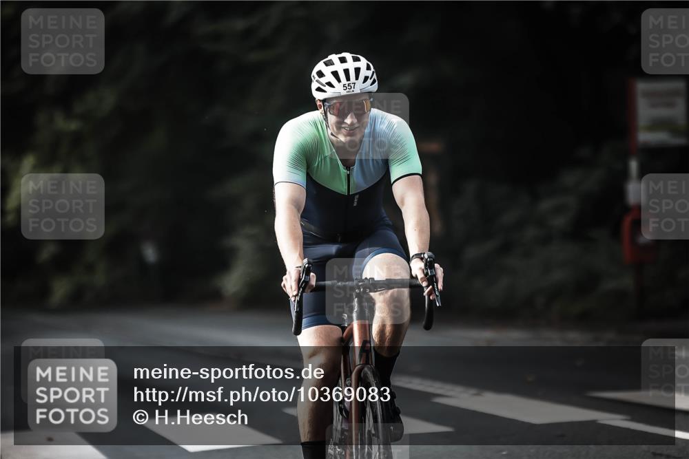 13.09.2026 - Stadtparktriathlon H.Heesch http://msf.ph/oto/10369083 13.09.2026 10:47:21 Radfahren 376, 557 meine-sportfotos.de