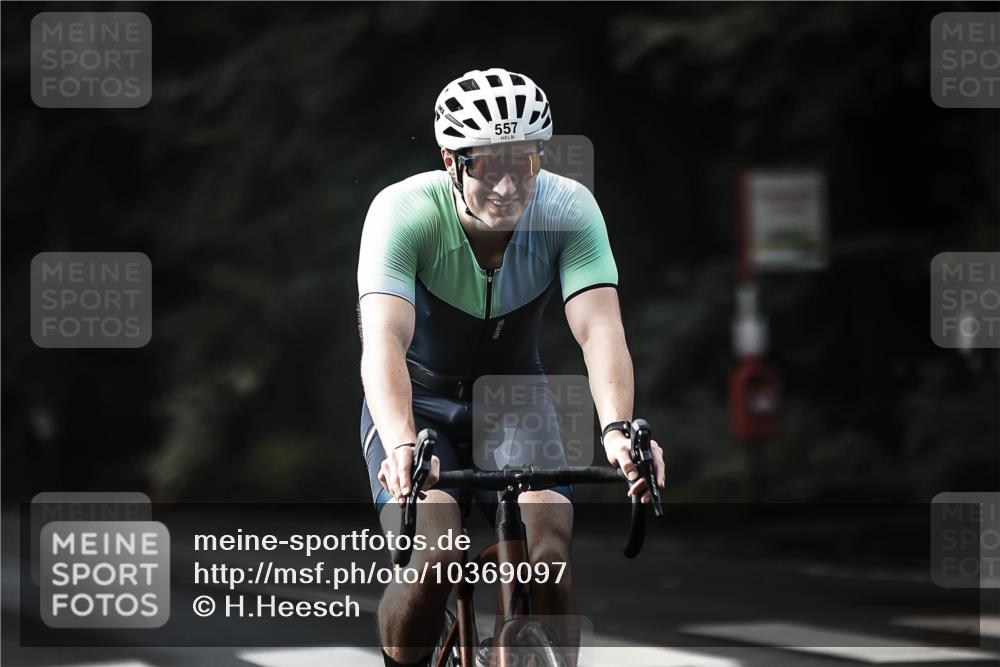 13.09.2026 - Stadtparktriathlon H.Heesch http://msf.ph/oto/10369097 13.09.2026 10:47:21 Radfahren 376, 557 meine-sportfotos.de