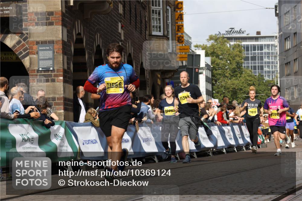 13.09.2026 - 21. swb-Marathon Bremen Strokosch-Dieckow http://msf.ph/oto/10369124 13.09.2026 11:00:51 Ziel 10263, 10272, 10275, 10306, 10369, 10677, 10801, 11045, 11126, 11129, 11162, 11180, 11687, 11708, 11769, 11838, 12018, 12291, 12394, 12430, 12530, 12531, 10093, 10428, 10639, 10753, 11049, 11116, 11247, 11359, 11540, 11728, 11850, 12085, 12116, 12428 meine-sportfotos.de