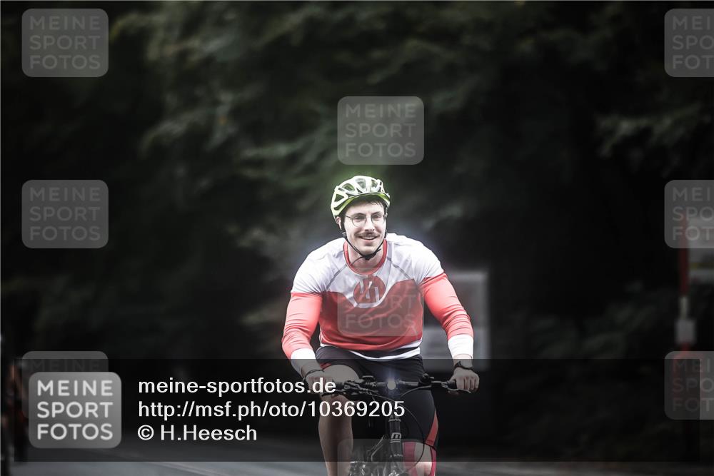 13.09.2026 - Stadtparktriathlon H.Heesch http://msf.ph/oto/10369205 13.09.2026 13:21:11 Radfahren 1216, 1369, 1384, 1386, 1506 meine-sportfotos.de