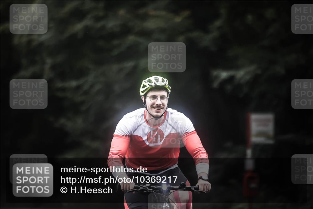 13.09.2026 - Stadtparktriathlon H.Heesch http://msf.ph/oto/10369217 13.09.2026 13:21:12 Radfahren 1216, 1369, 1384, 1386, 1460, 1506 meine-sportfotos.de