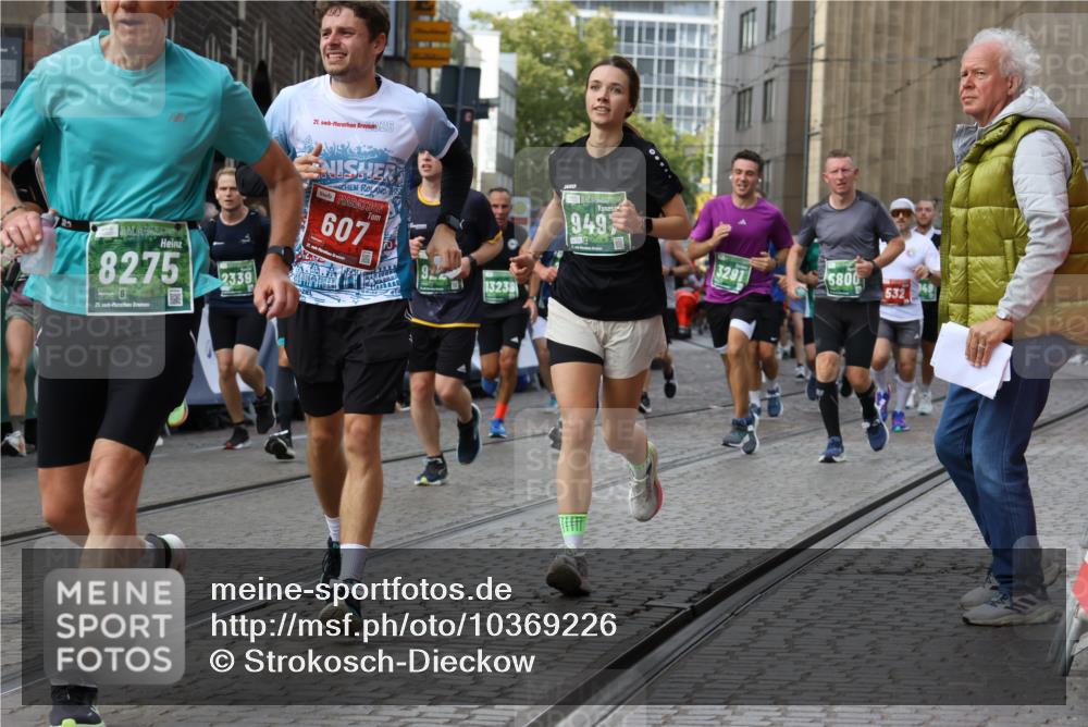 13.09.2026 - 21. swb-Marathon Bremen Strokosch-Dieckow http://msf.ph/oto/10369226 13.09.2026 13:36:06 Ziel 156, 318, 532, 607, 2565, 3056, 3087, 3226, 3485, 3704, 3780, 3857, 4048, 5026, 5071, 5157, 5308, 5381, 5467, 5468, 5584, 5586, 6159, 6465, 6466, 6644, 6649, 6724, 7036, 7235, 7385, 7597, 7675, 7691, 7700, 8145, 8335, 8705, 8816, 9784, 9862, 9892, 9912, 13121, 13213, 1072, 2339, 2931, 2949, 3224, 3291, 3591, 4643, 4989, 5259, 5800, 6642, 6778, 7379, 7865, 8488, 8511, 8731, 8941, 9026, 9076, 9226, 9497, 9564, 13038, 13238 meine-sportfotos.de