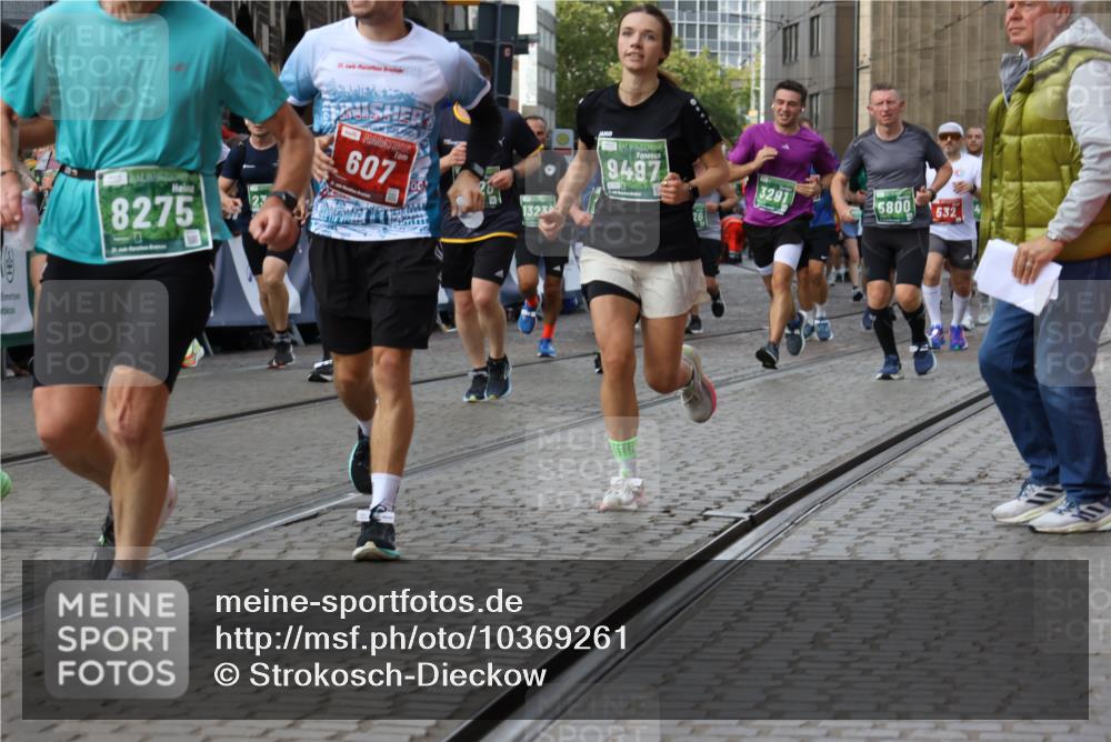 13.09.2026 - 21. swb-Marathon Bremen Strokosch-Dieckow http://msf.ph/oto/10369261 13.09.2026 13:36:06 Ziel 156, 318, 532, 607, 2565, 3056, 3087, 3226, 3485, 3704, 3780, 3857, 4048, 5026, 5071, 5157, 5308, 5381, 5467, 5468, 5584, 5586, 6159, 6465, 6466, 6644, 6649, 6724, 7036, 7235, 7385, 7597, 7675, 7691, 7700, 8145, 8335, 8705, 8816, 9784, 9862, 9892, 9912, 13121, 13213, 1072, 2339, 2931, 2949, 3224, 3291, 3591, 4643, 4989, 5259, 5800, 6642, 6778, 7379, 7865, 8488, 8511, 8731, 8941, 9026, 9076, 9226, 9497, 9564, 13038, 13238 meine-sportfotos.de