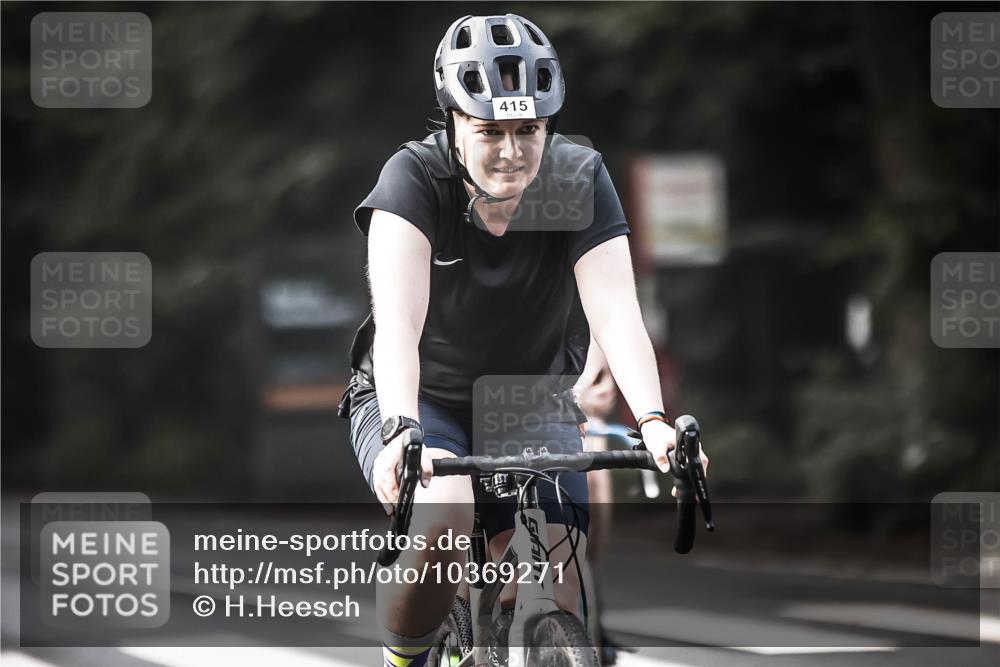 13.09.2026 - Stadtparktriathlon H.Heesch http://msf.ph/oto/10369271 13.09.2026 10:47:43 Radfahren 415, 470, 493, 498, 506, 561 meine-sportfotos.de