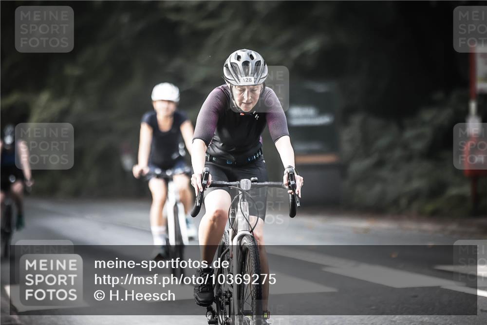 13.09.2026 - Stadtparktriathlon H.Heesch http://msf.ph/oto/10369275 13.09.2026 10:47:51 Radfahren 378, 428, 462 meine-sportfotos.de