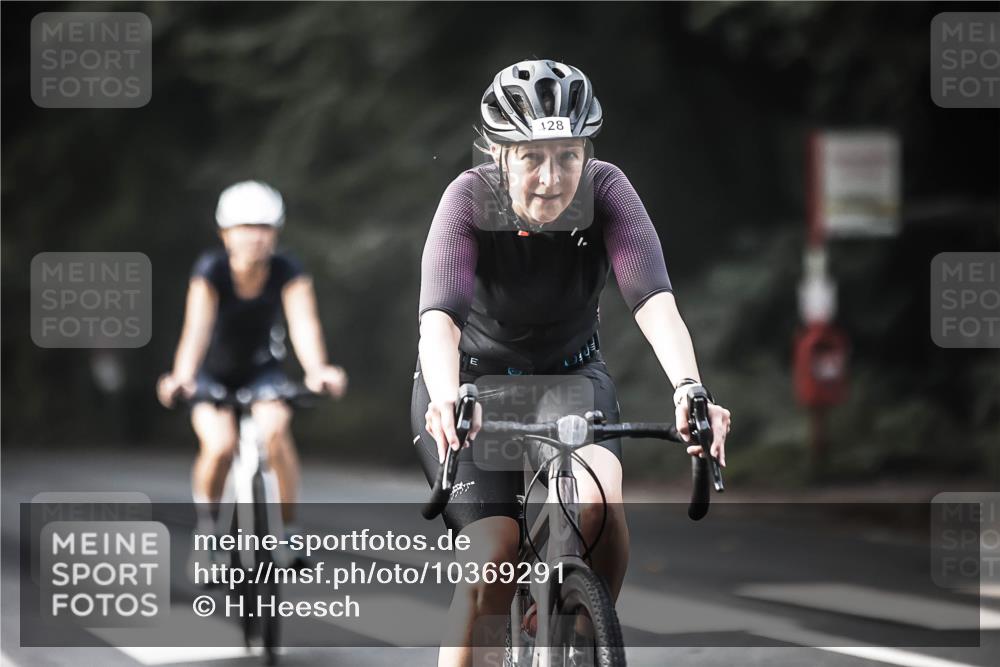 13.09.2026 - Stadtparktriathlon H.Heesch http://msf.ph/oto/10369291 13.09.2026 10:47:52 Radfahren 378, 428, 462 meine-sportfotos.de