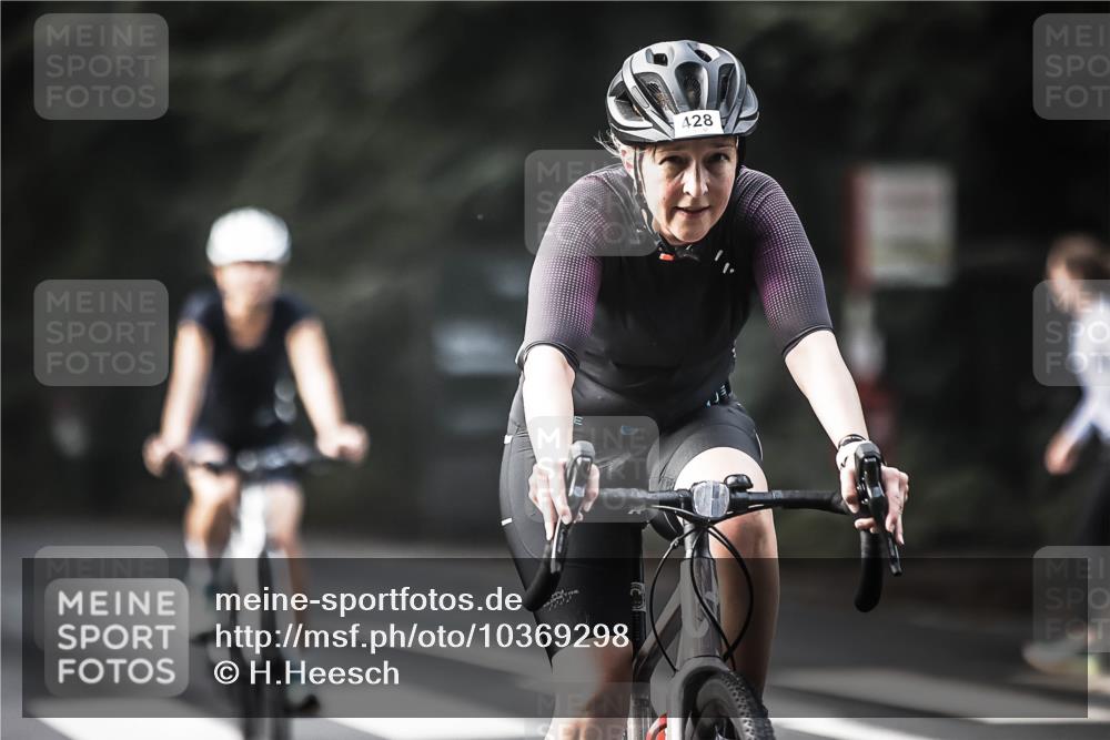 13.09.2026 - Stadtparktriathlon H.Heesch http://msf.ph/oto/10369298 13.09.2026 10:47:52 Radfahren 378, 428, 462 meine-sportfotos.de