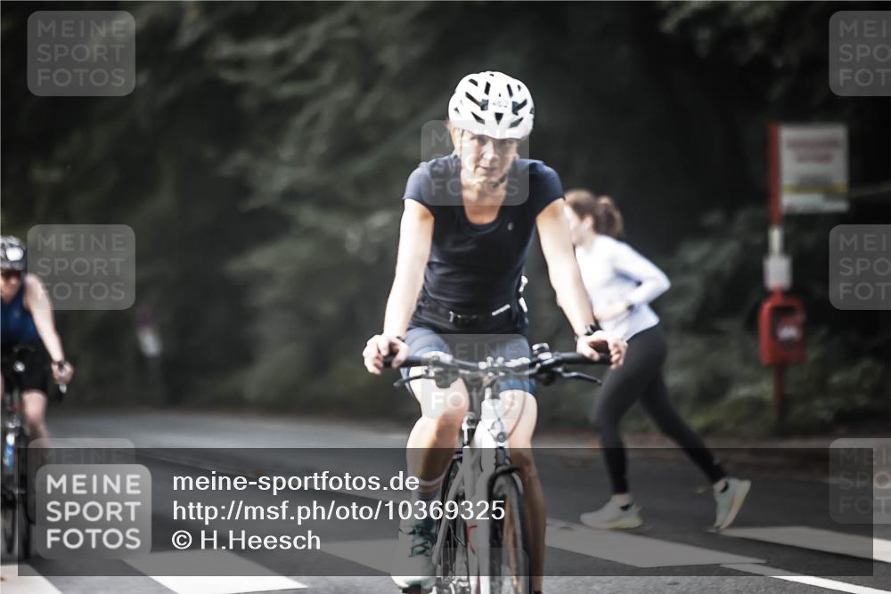 13.09.2026 - Stadtparktriathlon H.Heesch http://msf.ph/oto/10369325 13.09.2026 10:47:53 Radfahren 378, 428, 462 meine-sportfotos.de