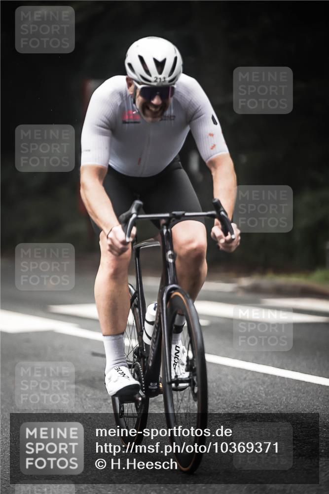 13.09.2026 - Stadtparktriathlon H.Heesch http://msf.ph/oto/10369371 13.09.2026 10:18:45 Radfahren 213, 233, 243, 300, 330, 333, 368, 405, 412 meine-sportfotos.de