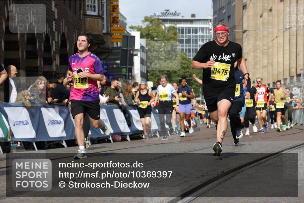 13.09.2026 - 21. swb-Marathon Bremen Strokosch-Dieckow http://msf.ph/oto/10369397 13.09.2026 11:00:55 Ziel 10263, 10272, 10275, 10306, 10369, 11126, 11162, 11180, 11343, 11475, 11556, 11687, 11708, 11769, 11838, 11959, 12018, 12430, 10093, 10428, 10639, 10753, 10964, 10965, 11049, 11116, 11428, 11540, 11681, 11682, 11728, 11850, 12085, 12116, 12241 meine-sportfotos.de