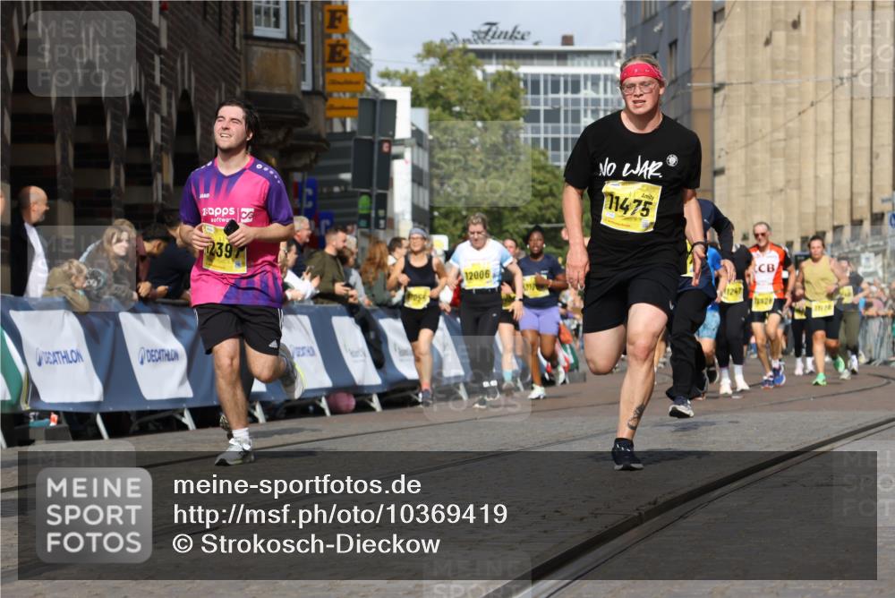 13.09.2026 - 21. swb-Marathon Bremen Strokosch-Dieckow http://msf.ph/oto/10369419 13.09.2026 11:00:55 Ziel 10263, 10272, 10275, 10306, 10369, 11126, 11162, 11180, 11343, 11475, 11556, 11687, 11708, 11769, 11838, 11959, 12018, 12430, 10093, 10428, 10639, 10753, 10964, 10965, 11049, 11116, 11428, 11540, 11681, 11682, 11728, 11850, 12085, 12116, 12241 meine-sportfotos.de