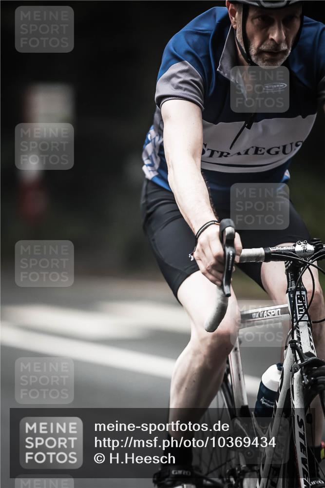 13.09.2026 - Stadtparktriathlon H.Heesch http://msf.ph/oto/10369434 13.09.2026 10:18:48 Radfahren 213, 243, 300, 330, 333, 368, 412 meine-sportfotos.de