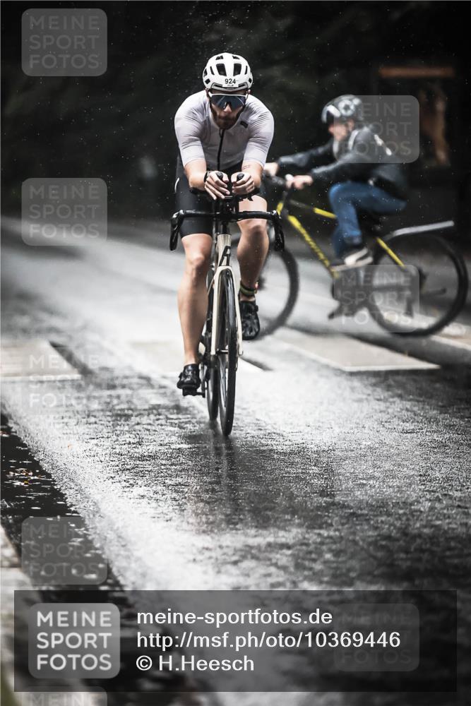 13.09.2026 - Stadtparktriathlon H.Heesch http://msf.ph/oto/10369446 13.09.2026 12:04:40 Radfahren 842, 924, 937 meine-sportfotos.de