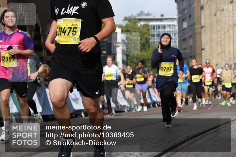 13.09.2026 - 21. swb-Marathon Bremen Strokosch-Dieckow http://msf.ph/oto/10369495 13.09.2026 11:00:56 Ziel 10263, 10272, 10275, 10306, 10369, 11126, 11162, 11180, 11343, 11475, 11556, 11687, 11708, 11769, 11797, 11838, 11959, 12018, 12430, 10428, 10639, 10892, 10964, 10965, 11049, 11116, 11428, 11540, 11681, 11682, 11850, 12085, 12241 meine-sportfotos.de