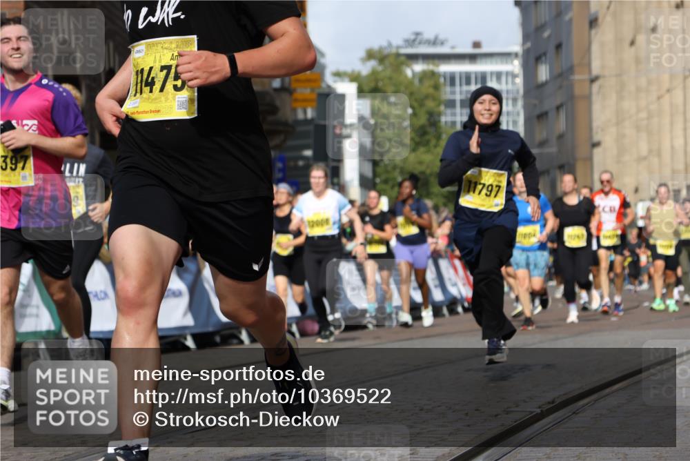 13.09.2026 - 21. swb-Marathon Bremen Strokosch-Dieckow http://msf.ph/oto/10369522 13.09.2026 11:00:56 Ziel 10263, 10272, 10275, 10306, 10369, 11126, 11162, 11180, 11343, 11475, 11556, 11687, 11708, 11769, 11797, 11838, 11959, 12018, 12430, 10428, 10639, 10892, 10964, 10965, 11049, 11116, 11428, 11540, 11681, 11682, 11850, 12085, 12241 meine-sportfotos.de
