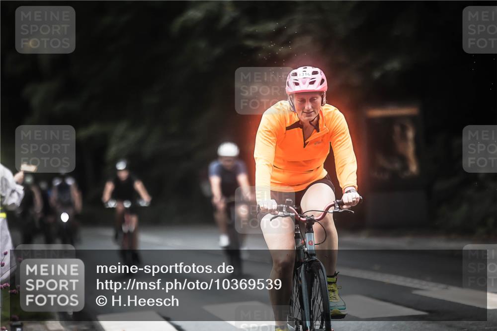 13.09.2026 - Stadtparktriathlon H.Heesch http://msf.ph/oto/10369539 13.09.2026 13:21:55 Radfahren 1226, 1287, 1316, 1343, 1385, 1406, 1453 meine-sportfotos.de