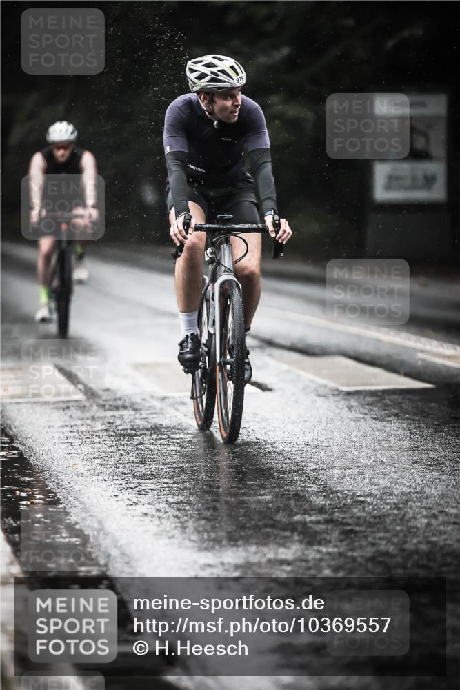 13.09.2026 - Stadtparktriathlon H.Heesch http://msf.ph/oto/10369557 13.09.2026 12:04:50 Radfahren 858, 937, 979 meine-sportfotos.de