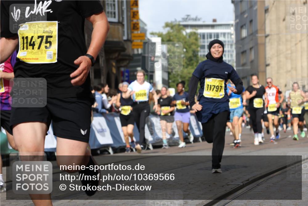 13.09.2026 - 21. swb-Marathon Bremen Strokosch-Dieckow http://msf.ph/oto/10369566 13.09.2026 11:00:56 Ziel 10263, 10272, 10275, 10306, 10369, 11126, 11162, 11180, 11343, 11475, 11556, 11687, 11708, 11769, 11797, 11838, 11959, 12018, 12430, 10428, 10639, 10892, 10964, 10965, 11049, 11116, 11428, 11540, 11681, 11682, 11850, 12085, 12241 meine-sportfotos.de