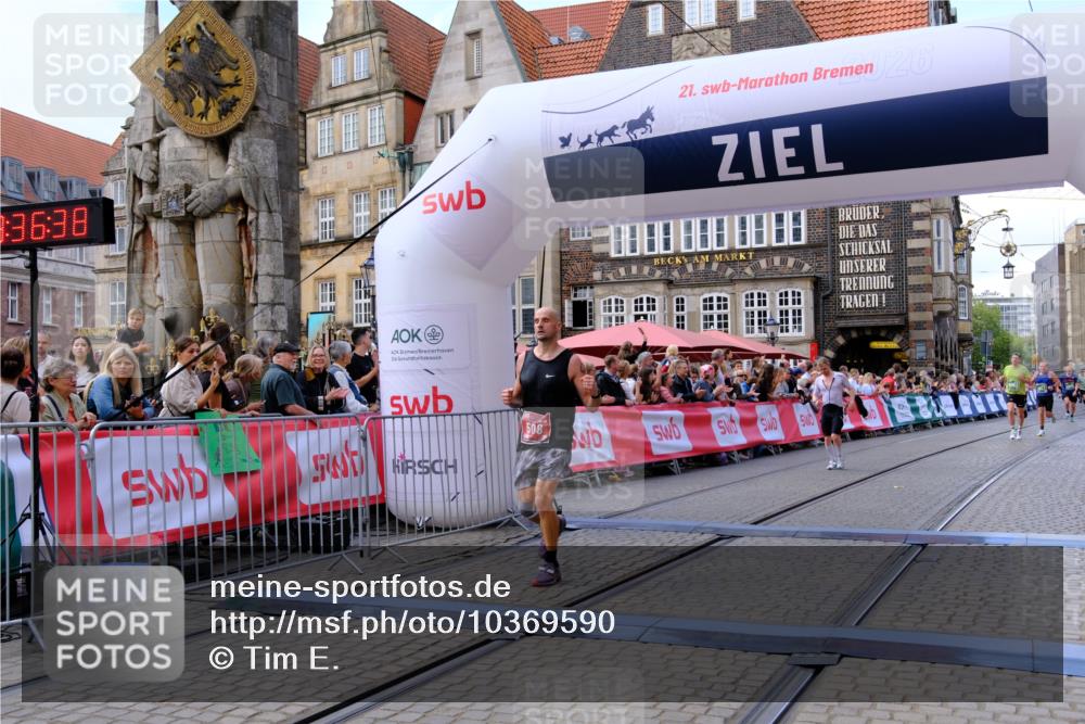 13.09.2026 - 21. swb-Marathon Bremen Tim E. http://msf.ph/oto/10369590 13.09.2026 13:07:26 Ziel 1540, 1863, 3794, 3973, 4808, 6053, 7636, 7876, 8980, 9708, 9927 meine-sportfotos.de