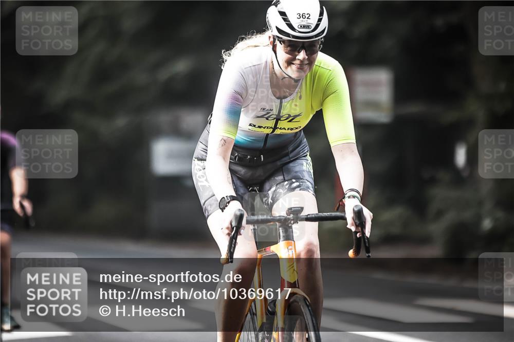 13.09.2026 - Stadtparktriathlon H.Heesch http://msf.ph/oto/10369617 13.09.2026 10:48:26 Radfahren 362, 390, 531, 538 meine-sportfotos.de