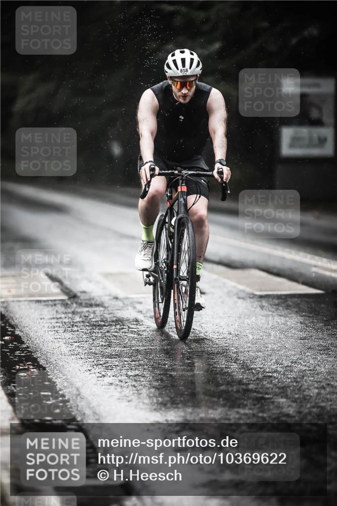 13.09.2026 - Stadtparktriathlon H.Heesch http://msf.ph/oto/10369622 13.09.2026 12:04:51 Radfahren 858, 937, 979 meine-sportfotos.de
