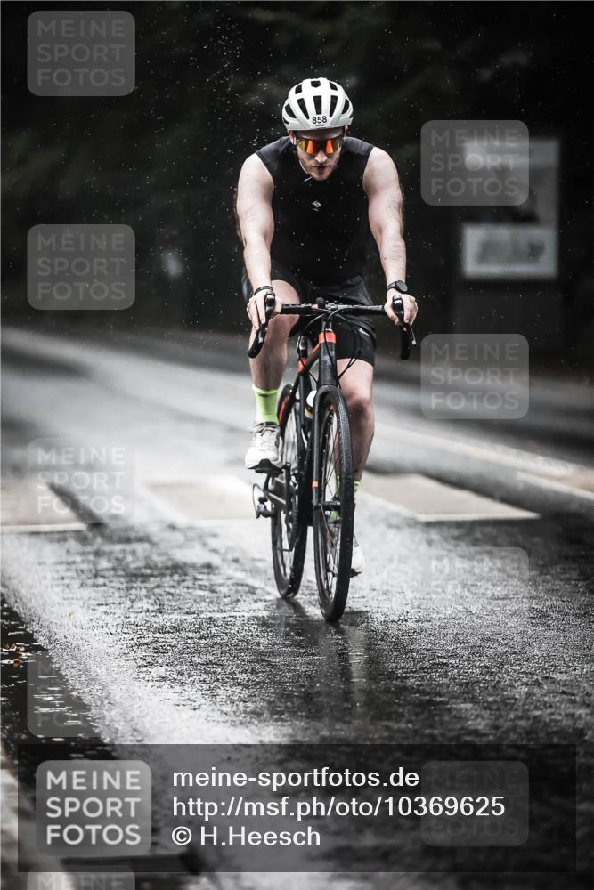 13.09.2026 - Stadtparktriathlon H.Heesch http://msf.ph/oto/10369625 13.09.2026 12:04:51 Radfahren 858, 937, 979 meine-sportfotos.de