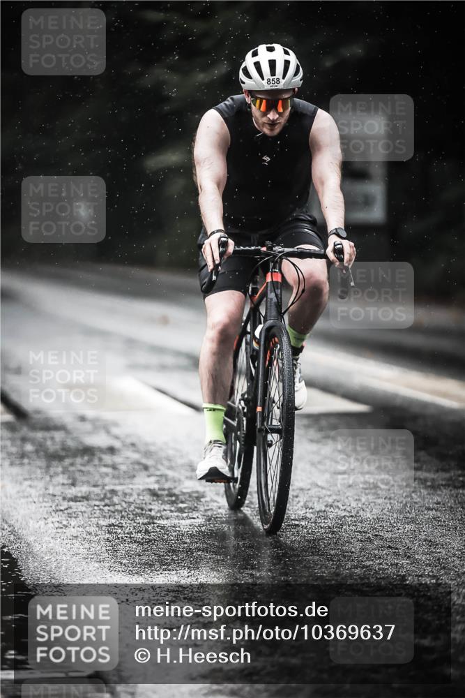 13.09.2026 - Stadtparktriathlon H.Heesch http://msf.ph/oto/10369637 13.09.2026 12:04:52 Radfahren 858, 937, 979 meine-sportfotos.de