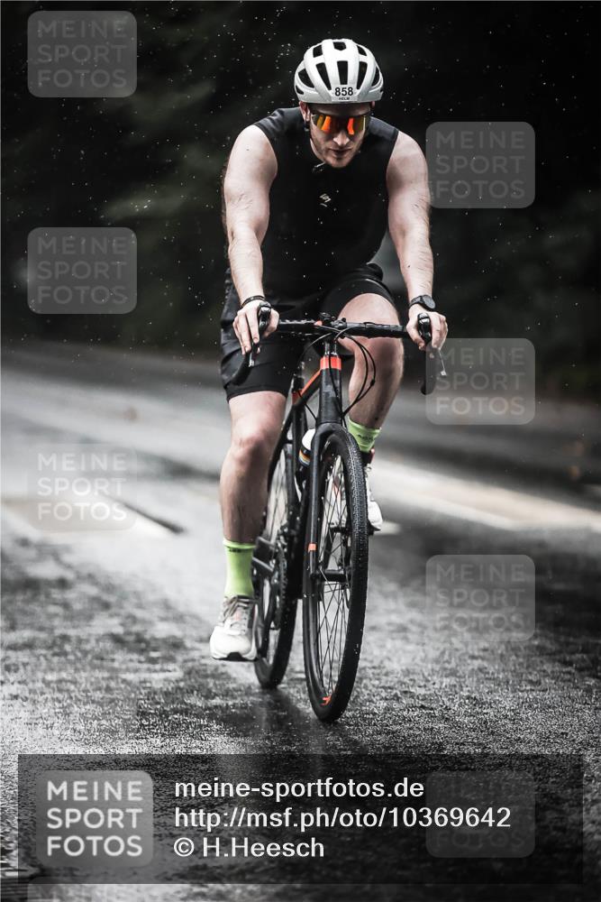 13.09.2026 - Stadtparktriathlon H.Heesch http://msf.ph/oto/10369642 13.09.2026 12:04:52 Radfahren 858, 937, 979 meine-sportfotos.de